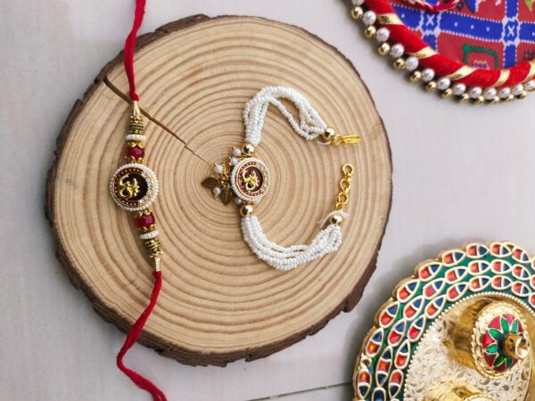 Divine Om Bhaiya Bhabhi Rakhi Set - Image 4