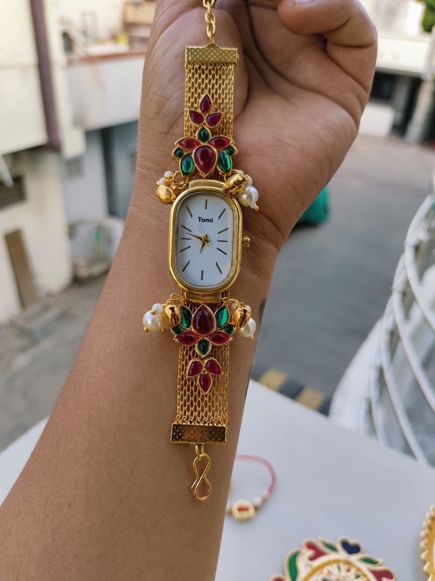 Premium Kashmiri Meenakari Watch Lumba – Golden-Toned Floral Mesh Bracelet Watch for Bhabhi - Image 4